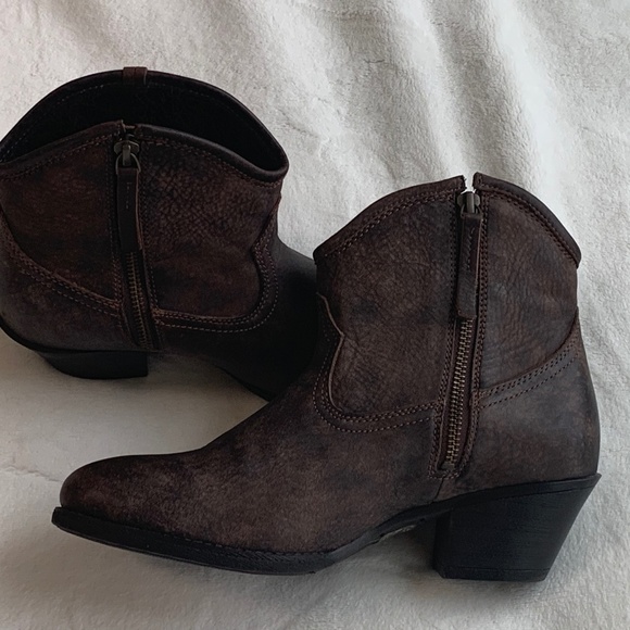 SOLD.  ARIAT Duchess Women's Tack Room Round Toe - Picture 7 of 11